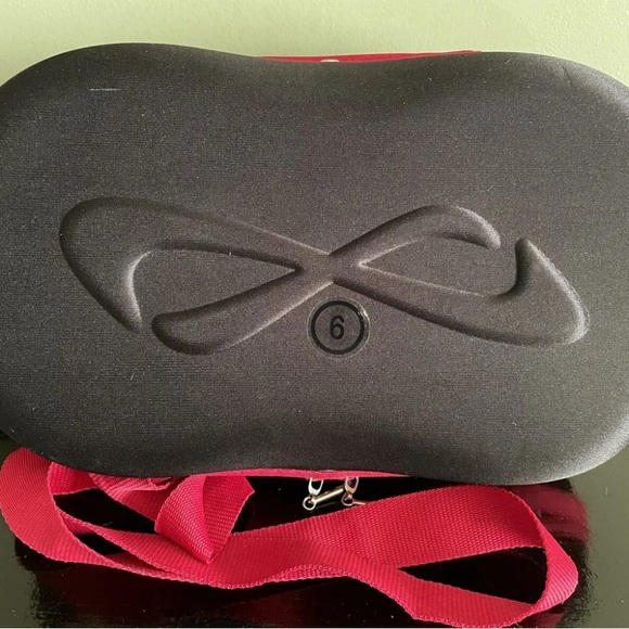 Nfinity Vengeance Cheer Shoe Size 6 Case  W/Strap ~ No Shoes - Picture 2 of 3